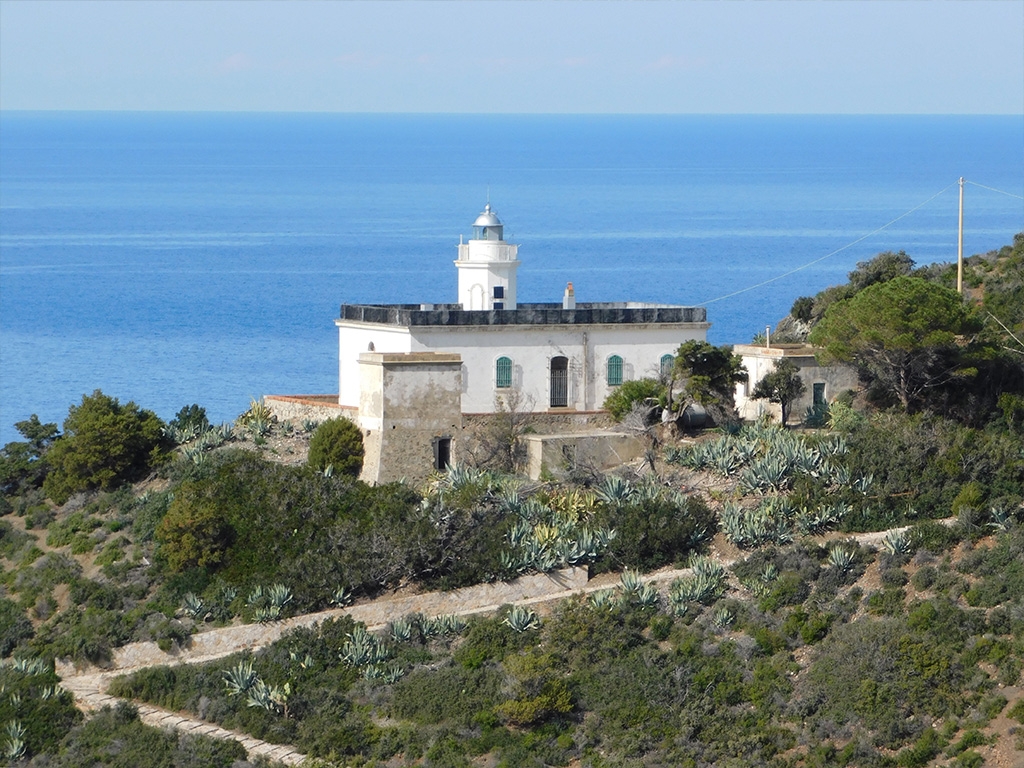 PUNTO DI INTERESSE 2 E | FARO DI PUNTA POLVERAIA